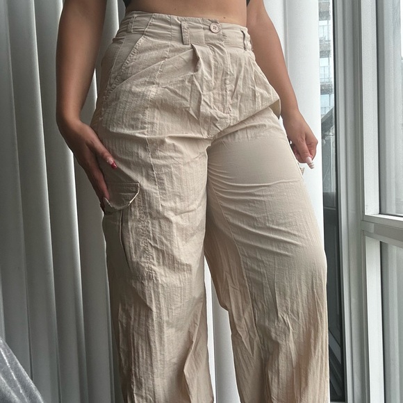 Beige cargo type pants - Picture 1 of 6